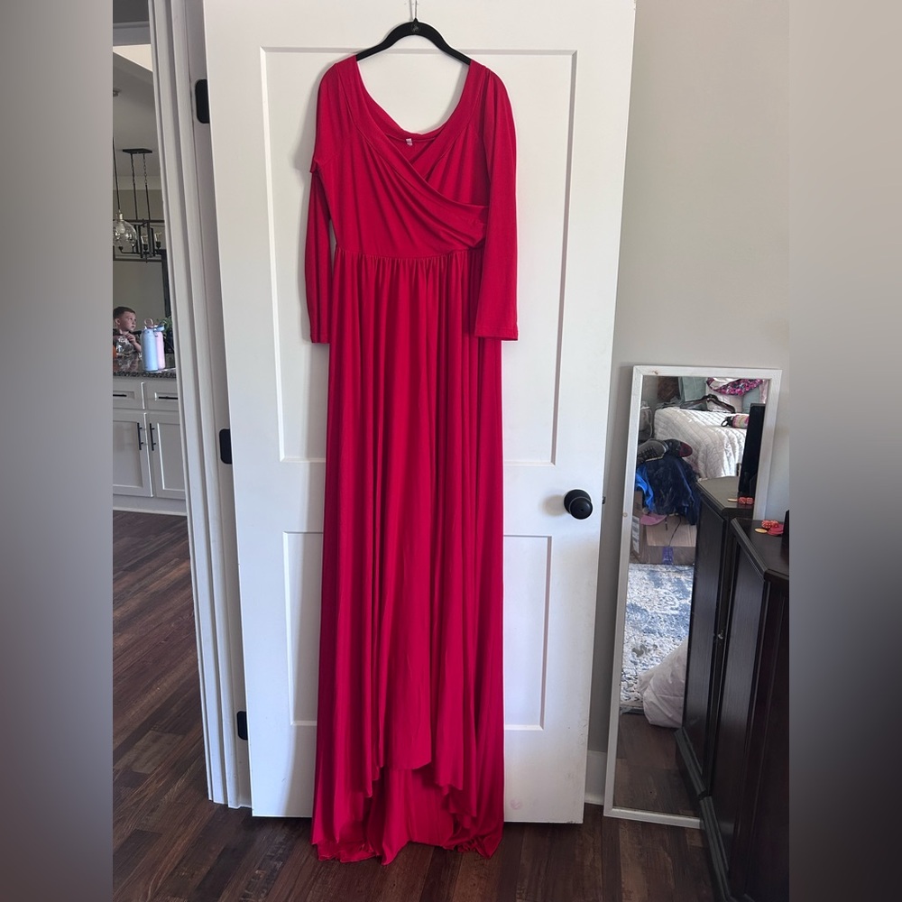 Red full length dress

Short train
Cross front top
Maternity dress for photos